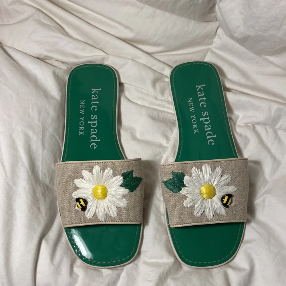 Like new Kate Spade Jute Seraphina Green Daisy Bumble Bee Slide Sandals
